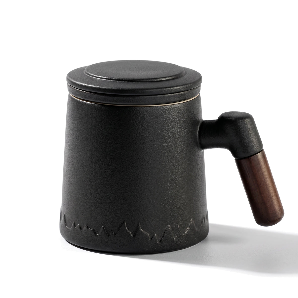 Everest ceramic tea infuser mug, Noir Black, on a white background