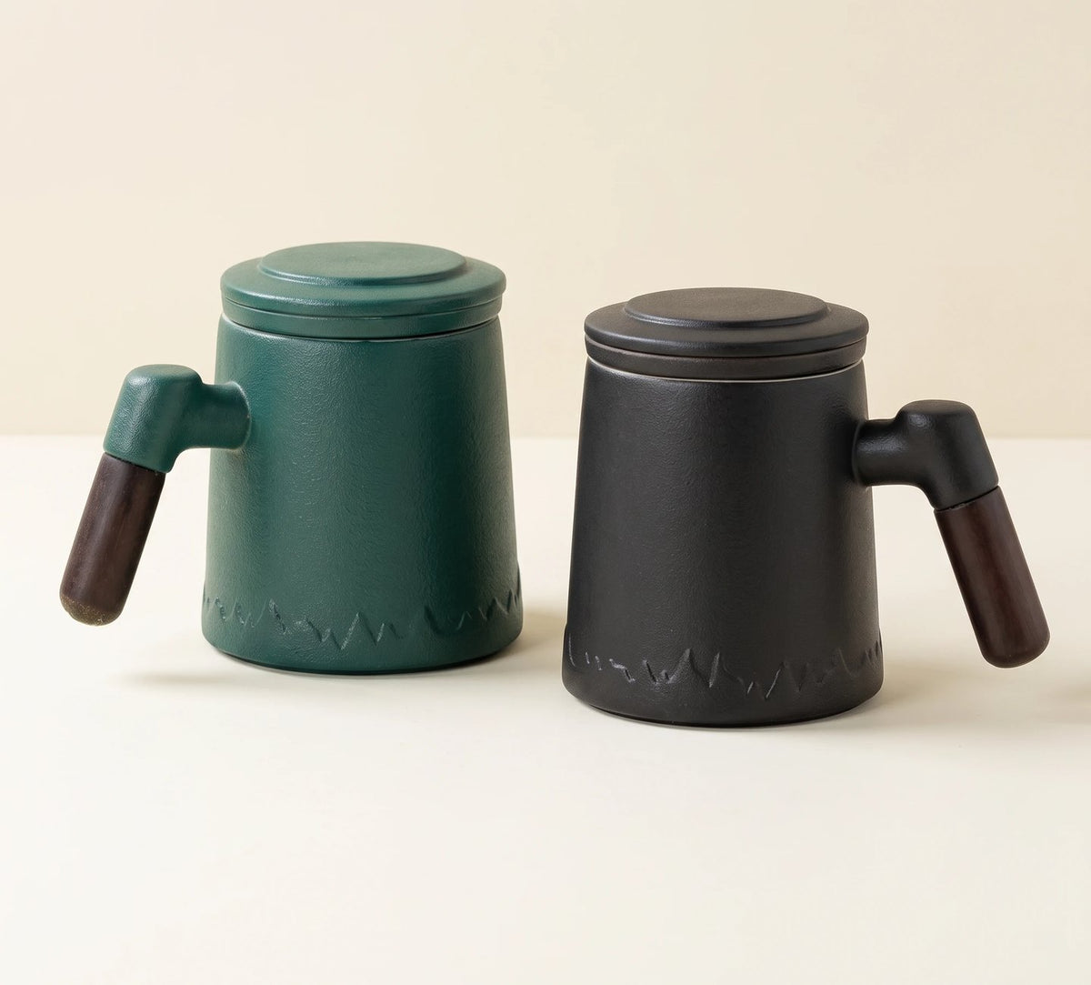 Everest tea infuser mugs in Forest Green and Noir Black, side by side