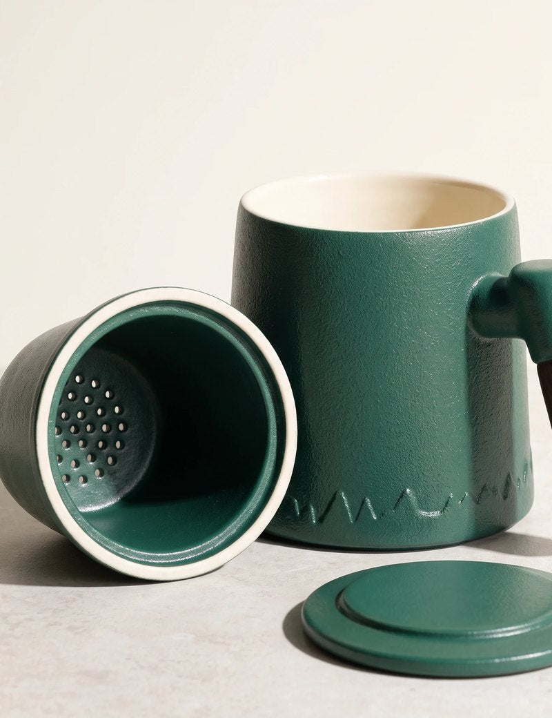 Everest tea infuser mug, Forest Green, with the removable infuser beside it