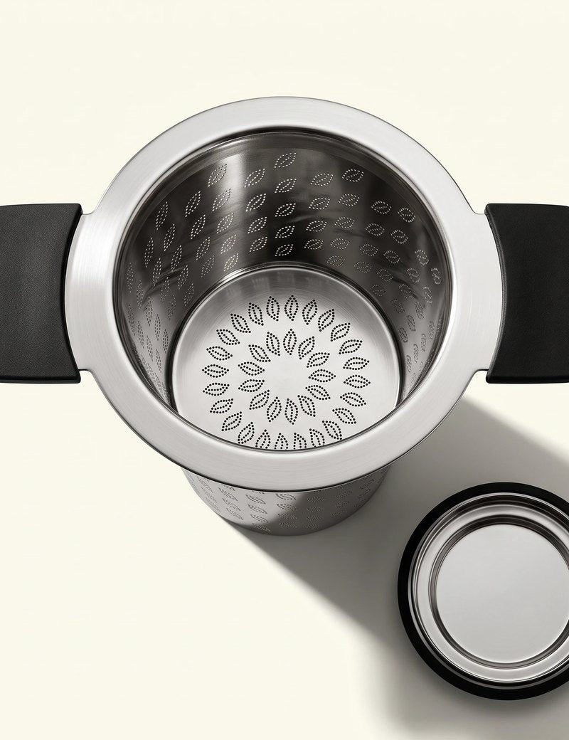 Perfect tea infuser, top view of the fine mesh basket