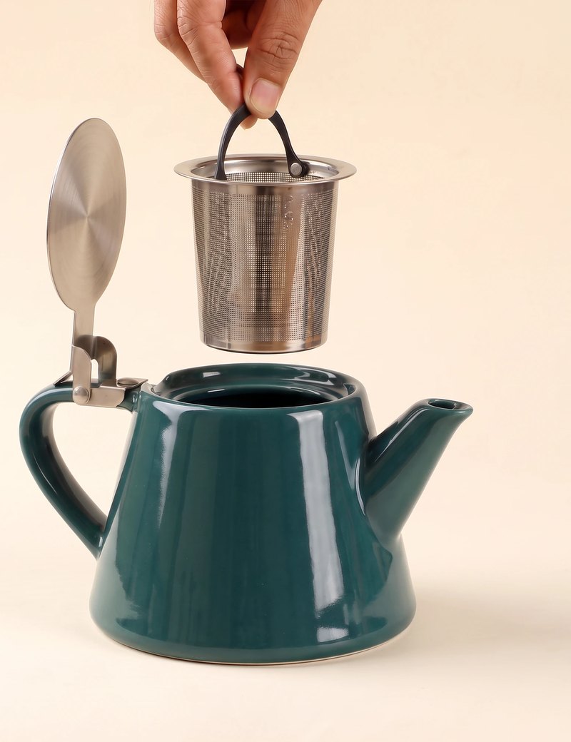 Muse teapot, Jade Green, with the steel infuser lifted out