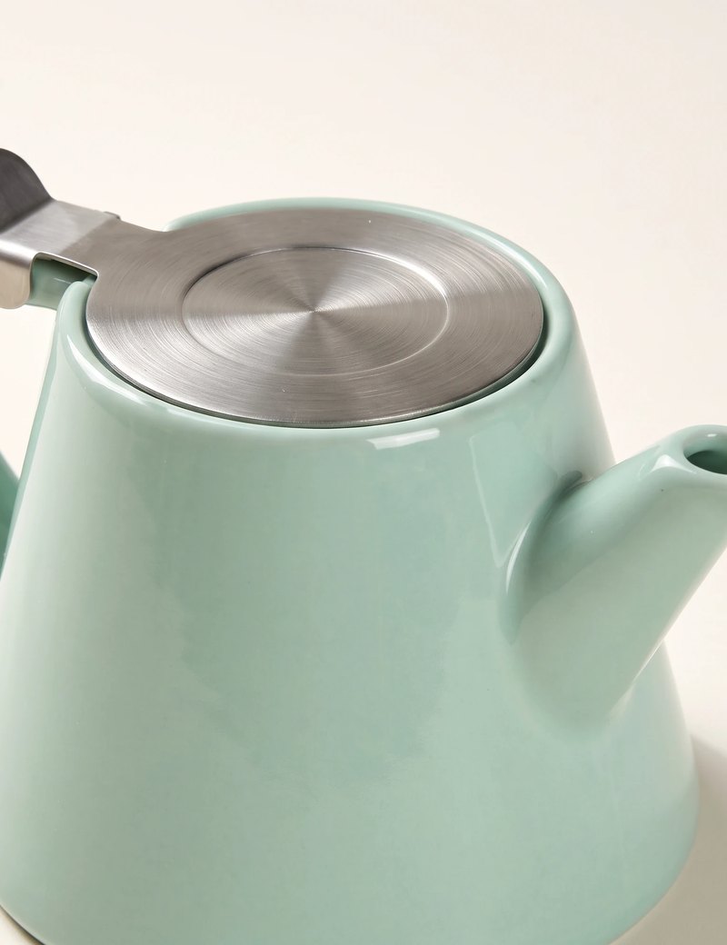 Muse teapot, Aqua Blue, close-up of the hinged steel lid