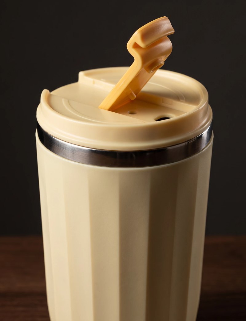 Opal travel tumbler, Honey Yellow, close-up of the flip lid