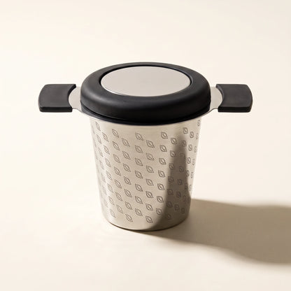 Perfect tea infuser, studio view, lid on